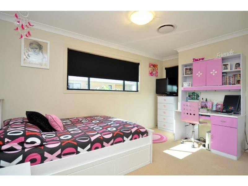 21 Calmwater Crescent, Helensvale QLD 4212