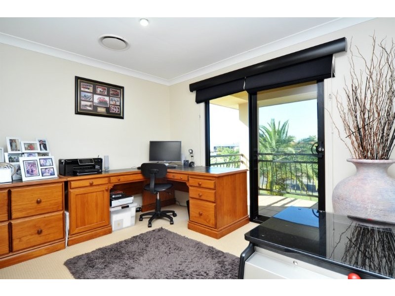 21 Calmwater Crescent, Helensvale QLD 4212