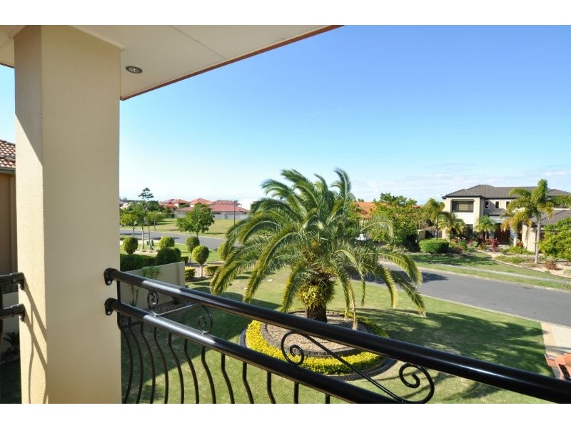 21 Calmwater Crescent, Helensvale QLD 4212
