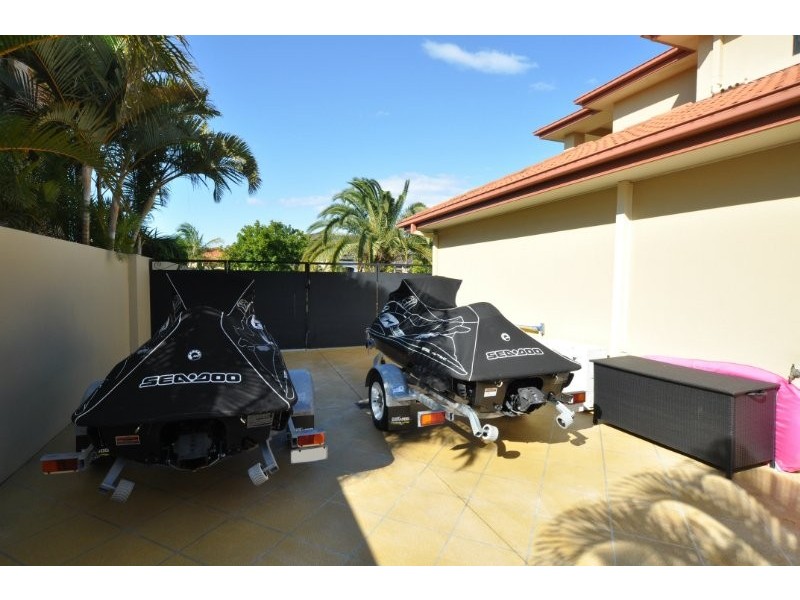 21 Calmwater Crescent, Helensvale QLD 4212