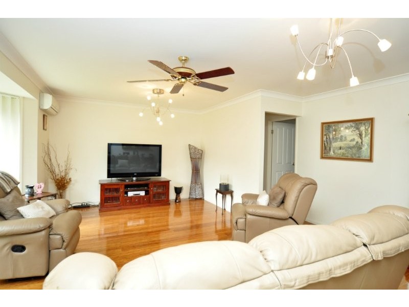 29 Enderbury Crescent, Pacific Pines QLD 4211