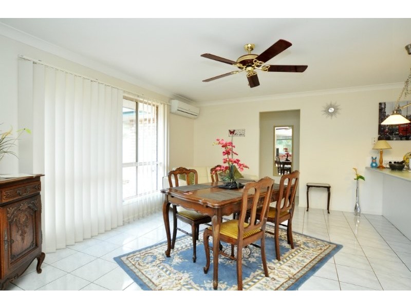 29 Enderbury Crescent, Pacific Pines QLD 4211