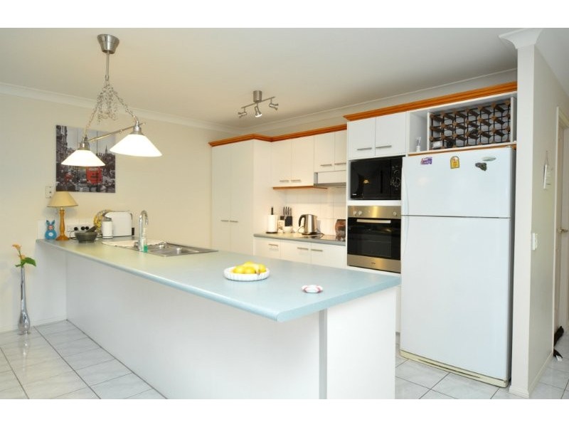 29 Enderbury Crescent, Pacific Pines QLD 4211