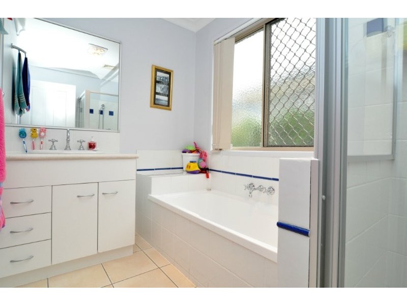 20/1 Archipelago Street, Pacific Pines QLD 4211