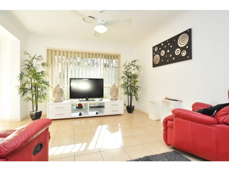 17 Silverpine Crescent, Oxenford QLD 4210