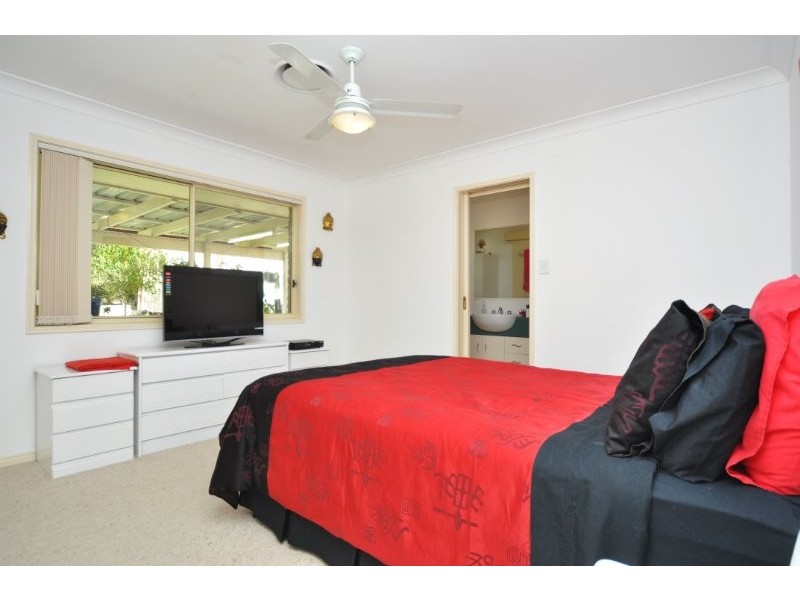 17 Silverpine Crescent, Oxenford QLD 4210