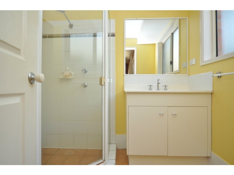 2/394 Pine Ridge Road, Coombabah QLD 4216