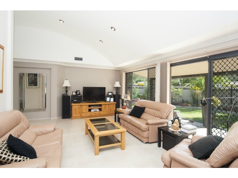 90 Parkes Drive, Helensvale QLD 4212