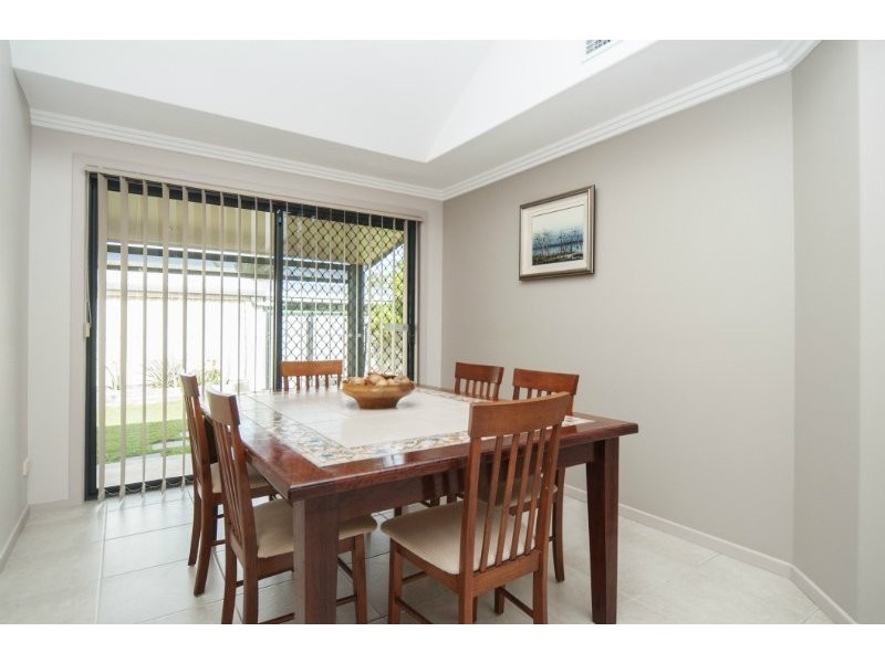 90 Parkes Drive, Helensvale QLD 4212