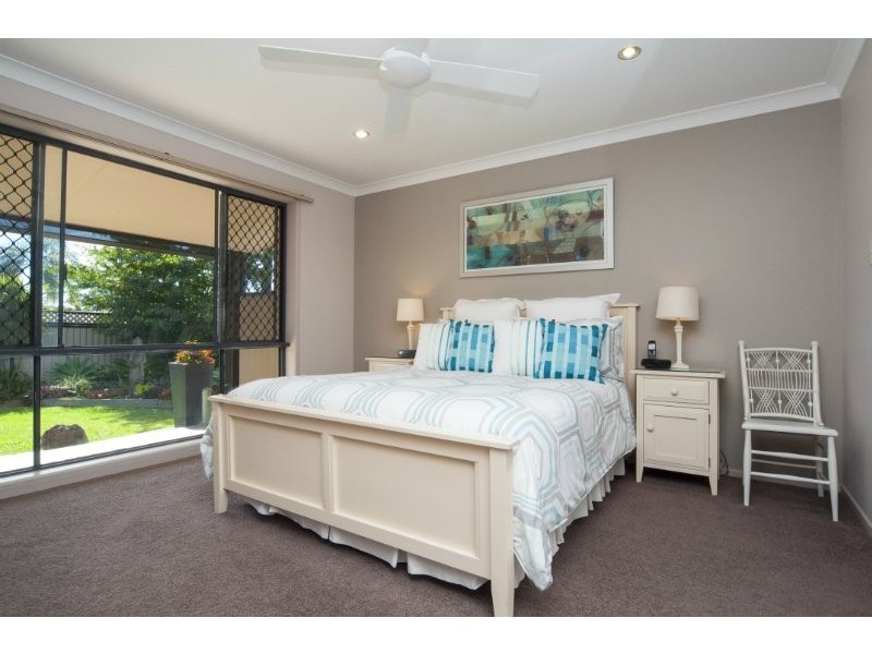 90 Parkes Drive, Helensvale QLD 4212