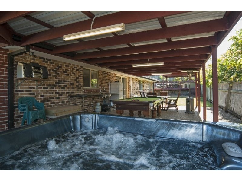 1 Regal Court, Highland Park QLD 4211