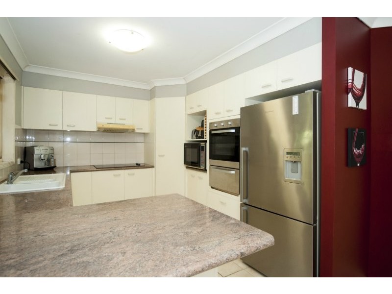 1 Regal Court, Highland Park QLD 4211