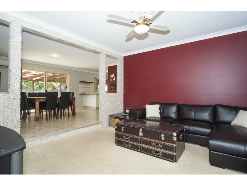 1 Regal Court, Highland Park QLD 4211