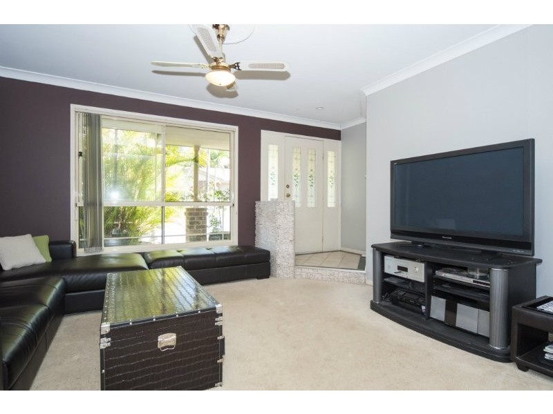 1 Regal Court, Highland Park QLD 4211
