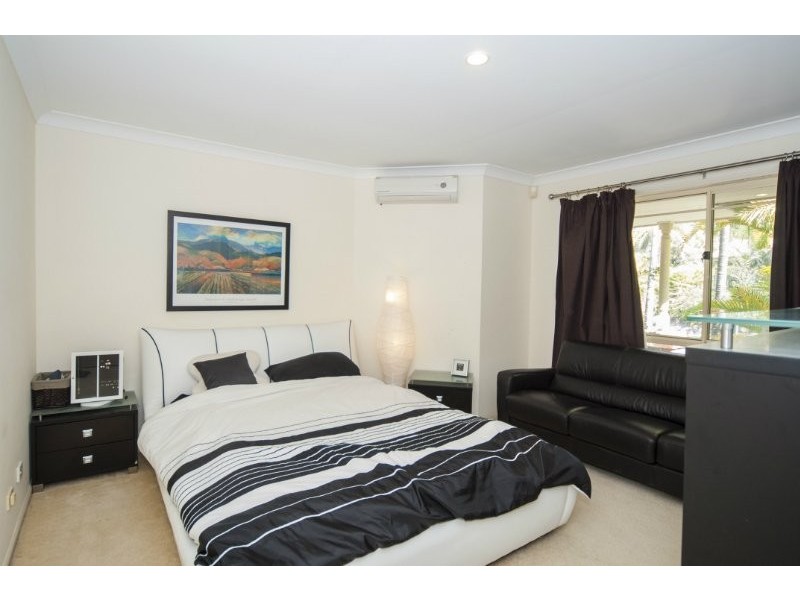 1 Regal Court, Highland Park QLD 4211