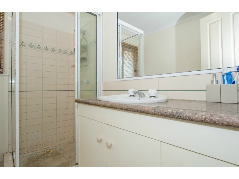 1 Regal Court, Highland Park QLD 4211