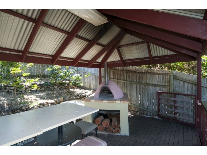 1 Regal Court, Highland Park QLD 4211