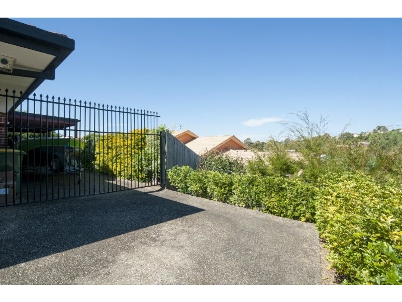 1 Regal Court, Highland Park QLD 4211