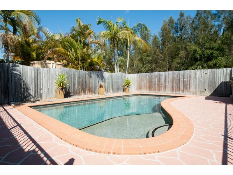 8 Westpark Court, Helensvale QLD 4212