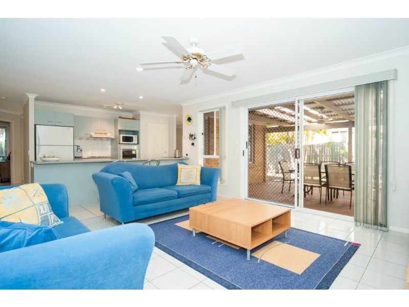 8 Westpark Court, Helensvale QLD 4212