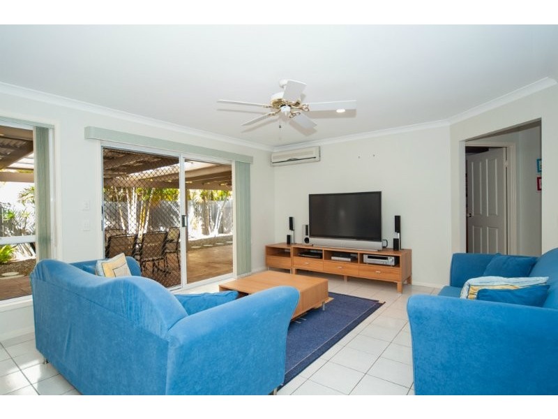 8 Westpark Court, Helensvale QLD 4212