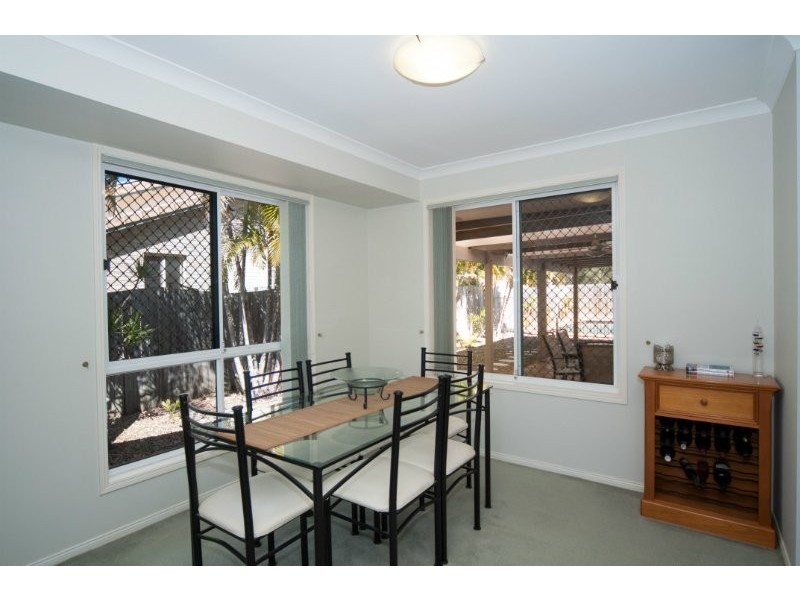 8 Westpark Court, Helensvale QLD 4212