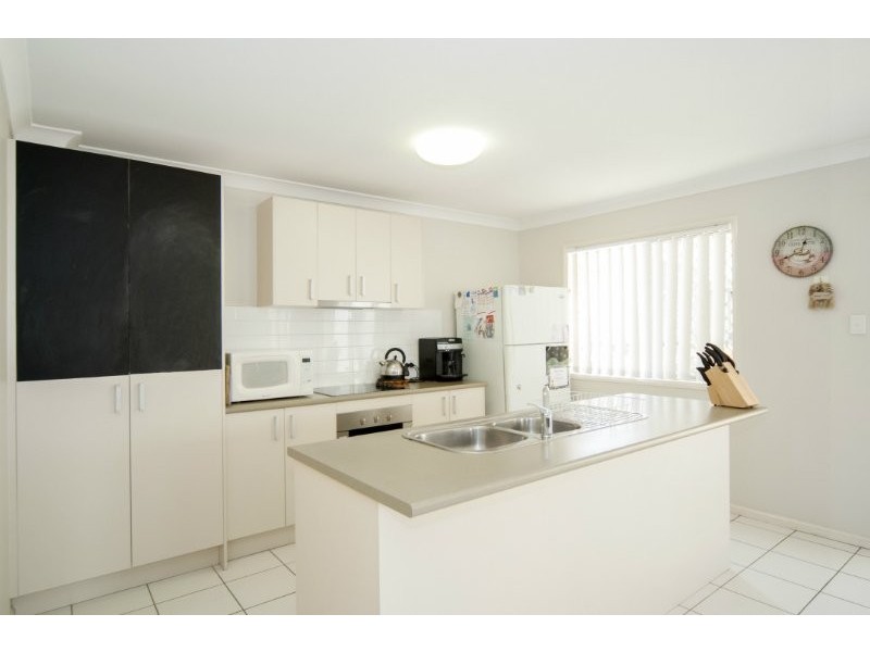 4 Taske Rise, Pacific Pines QLD 4211