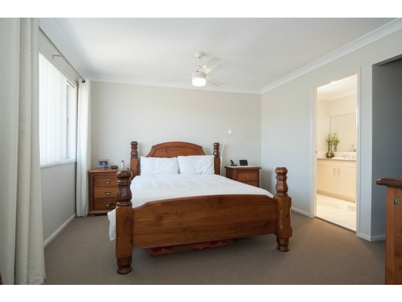 4 Taske Rise, Pacific Pines QLD 4211