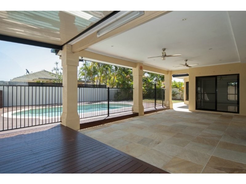 17 Calmwater Crescent, Helensvale QLD 4212