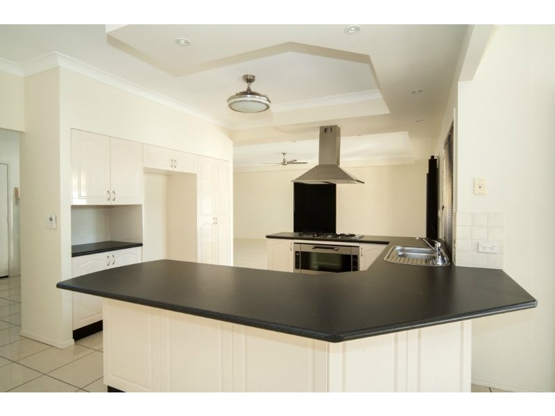 17 Calmwater Crescent, Helensvale QLD 4212