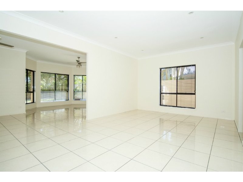 17 Calmwater Crescent, Helensvale QLD 4212