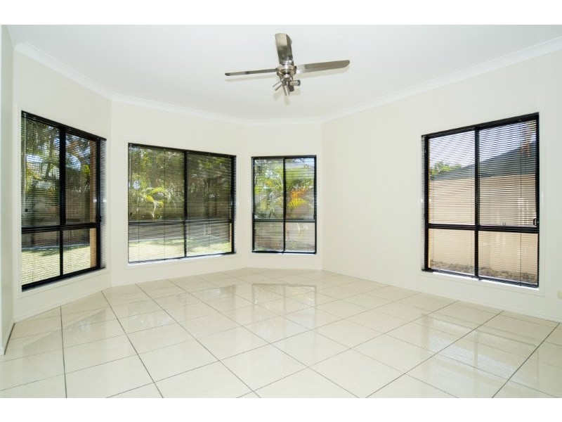 17 Calmwater Crescent, Helensvale QLD 4212