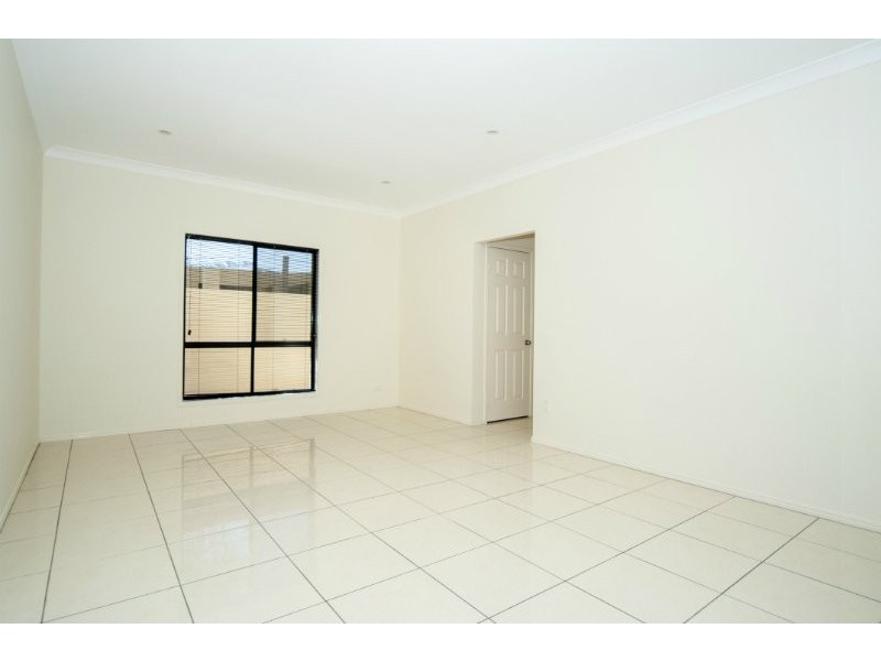 17 Calmwater Crescent, Helensvale QLD 4212