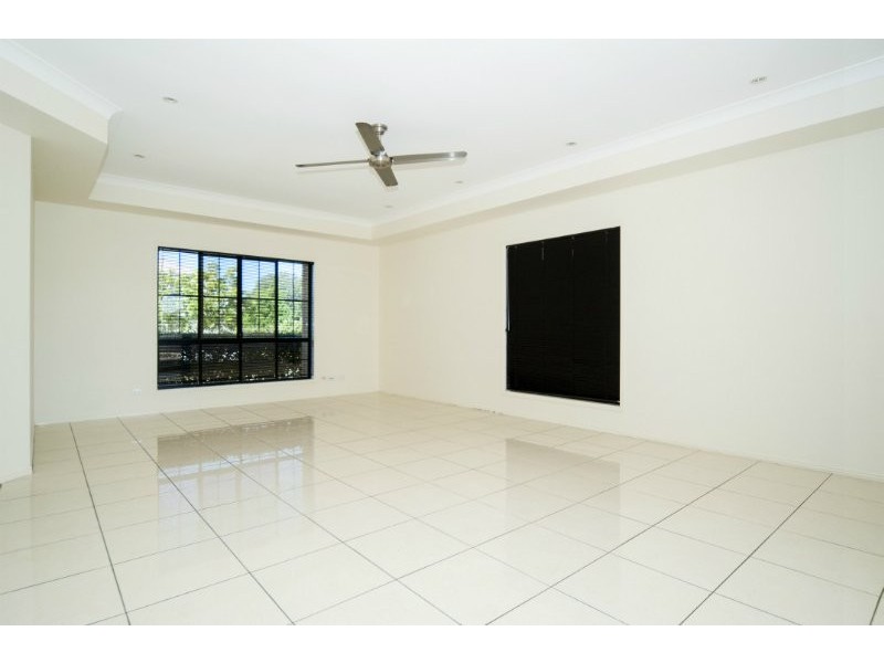 17 Calmwater Crescent, Helensvale QLD 4212