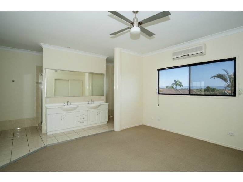 17 Calmwater Crescent, Helensvale QLD 4212