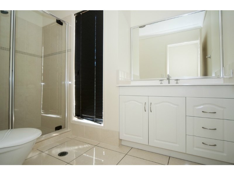 17 Calmwater Crescent, Helensvale QLD 4212