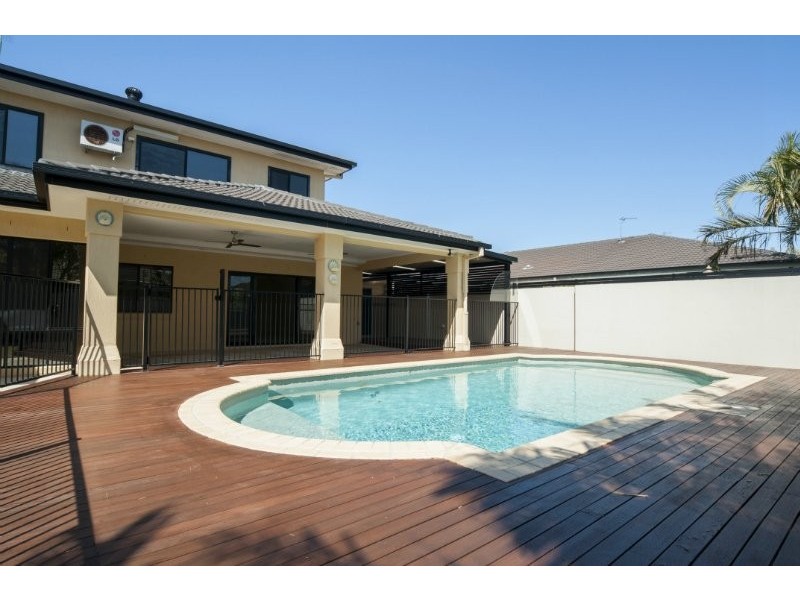 17 Calmwater Crescent, Helensvale QLD 4212