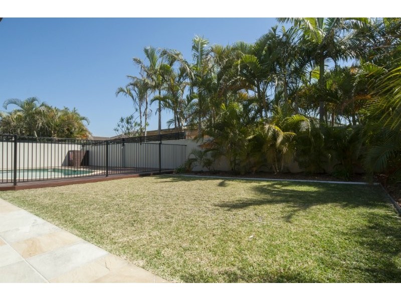 17 Calmwater Crescent, Helensvale QLD 4212