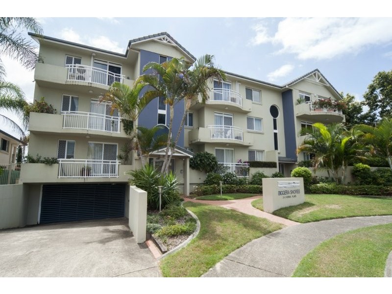 4/3 Vernia Place, Biggera Waters QLD 4216
