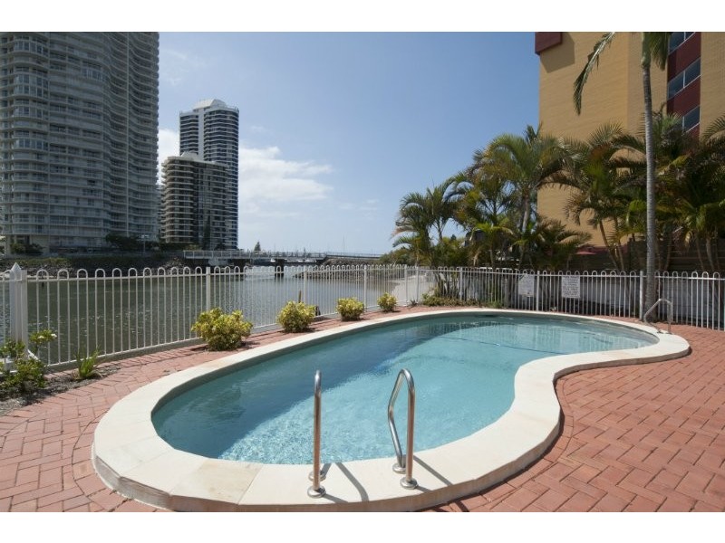 4/3 Vernia Place, Biggera Waters QLD 4216