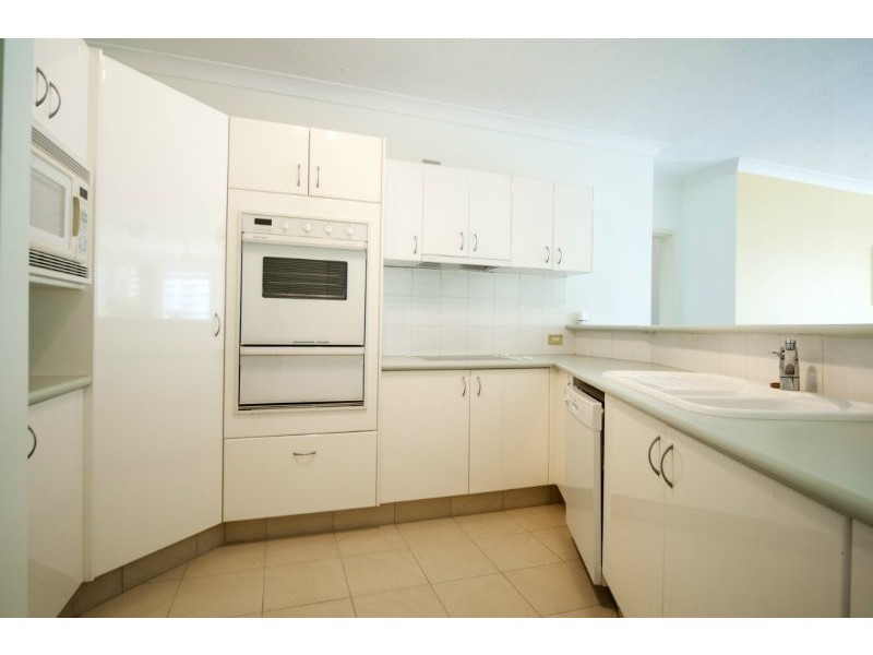 4/3 Vernia Place, Biggera Waters QLD 4216