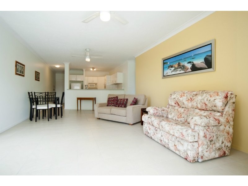 4/3 Vernia Place, Biggera Waters QLD 4216