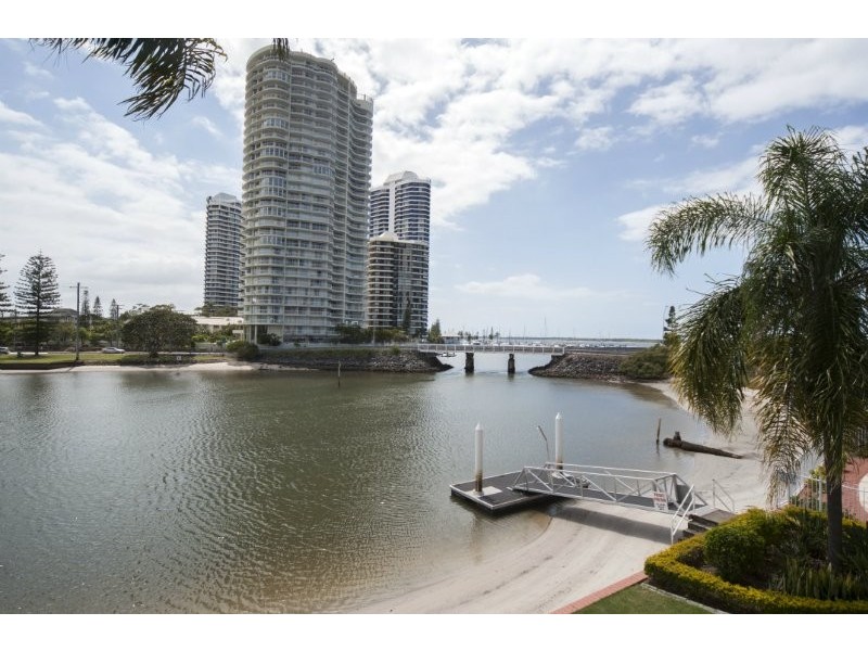 4/3 Vernia Place, Biggera Waters QLD 4216