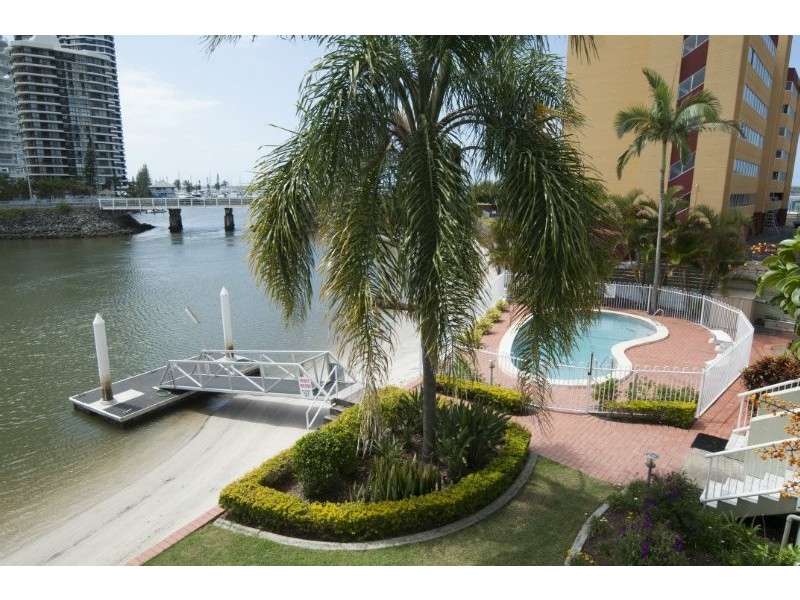 4/3 Vernia Place, Biggera Waters QLD 4216