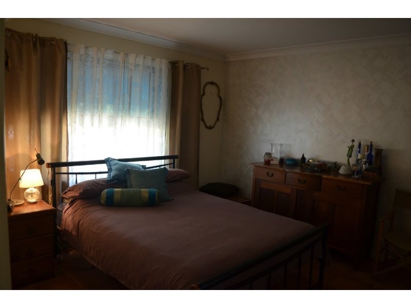 12 Matzia Avenue, Pacific Pines QLD 4211