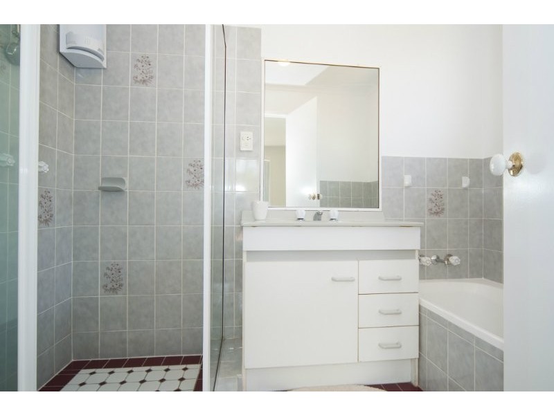 2/16 River Oak Drive, Helensvale QLD 4212