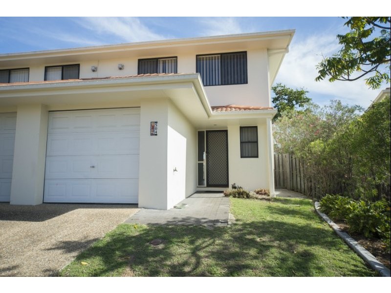 504/2 Gentian Drive, Arundel QLD 4214