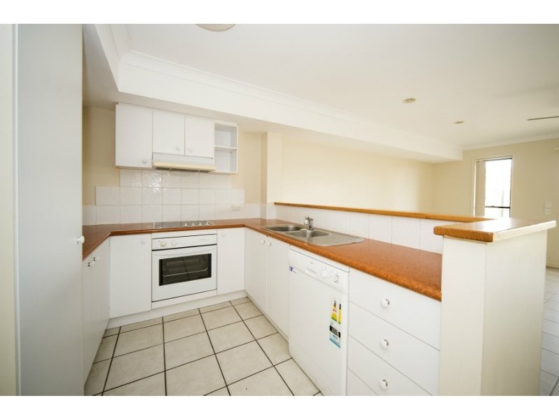 504/2 Gentian Drive, Arundel QLD 4214