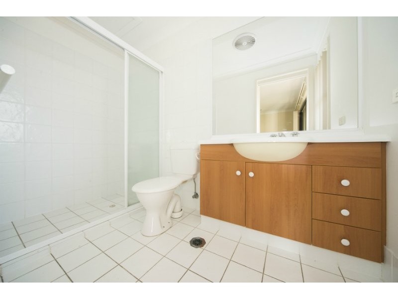 504/2 Gentian Drive, Arundel QLD 4214