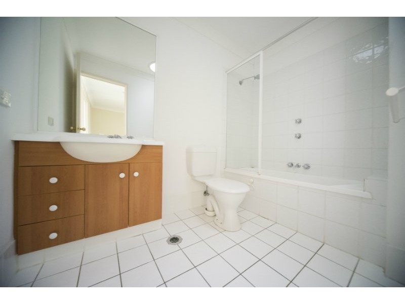 504/2 Gentian Drive, Arundel QLD 4214